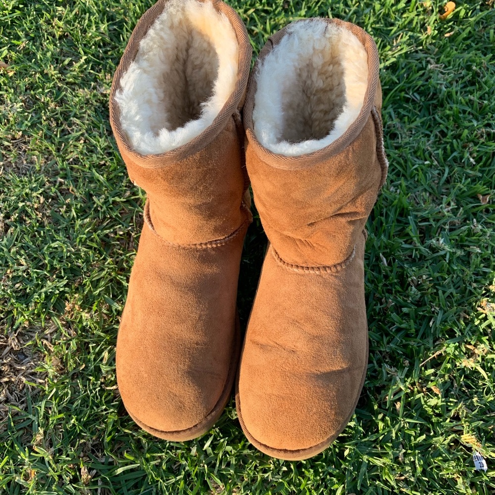 UGG 🔴 Classic Short chestnut boots